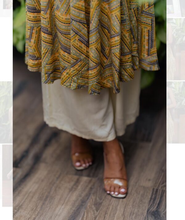 Tropical 2-Piece Set with Pearl Straps - Image 3