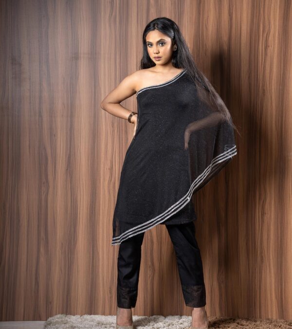 Black One-Shoulder Glitter Embedded Kameez